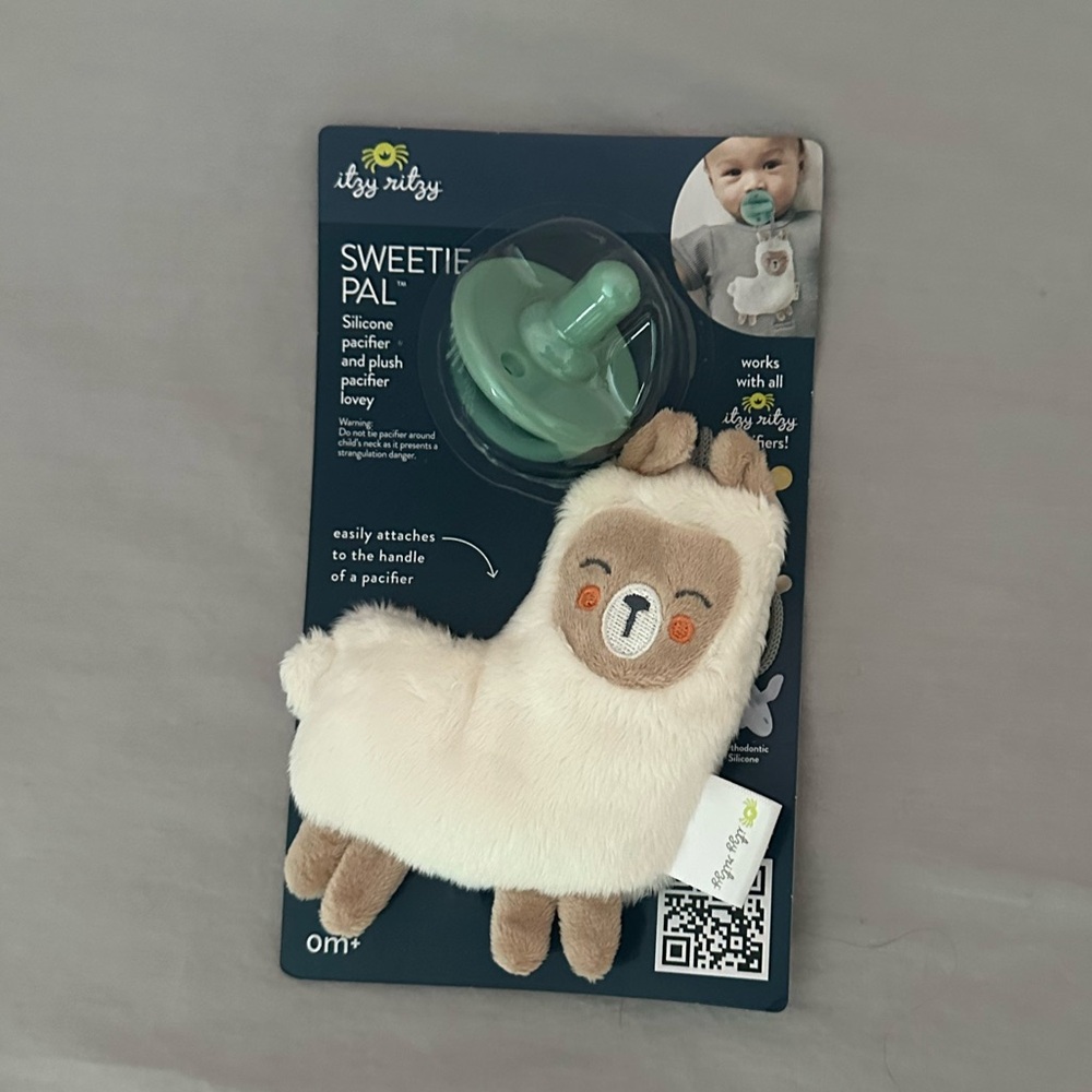 NEW Itzy Ritzy Sweetie Pal Silicone Pacifier llama